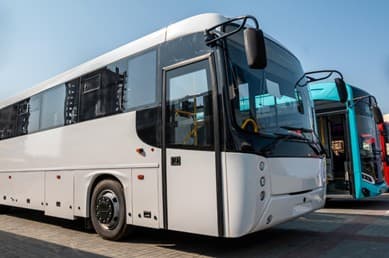 ¿Cómo elegir las mejores llantas para flotas de buses?