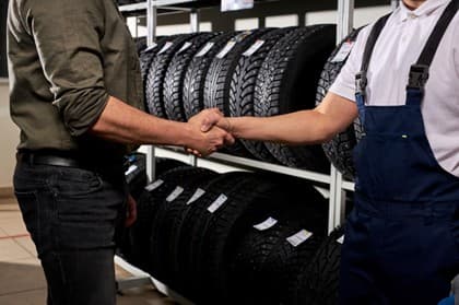El papel de una comercializadora de llantas en la cadena de suministro automotriz
